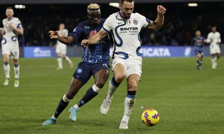 Inter Milan star Stefan de Vrij tussles