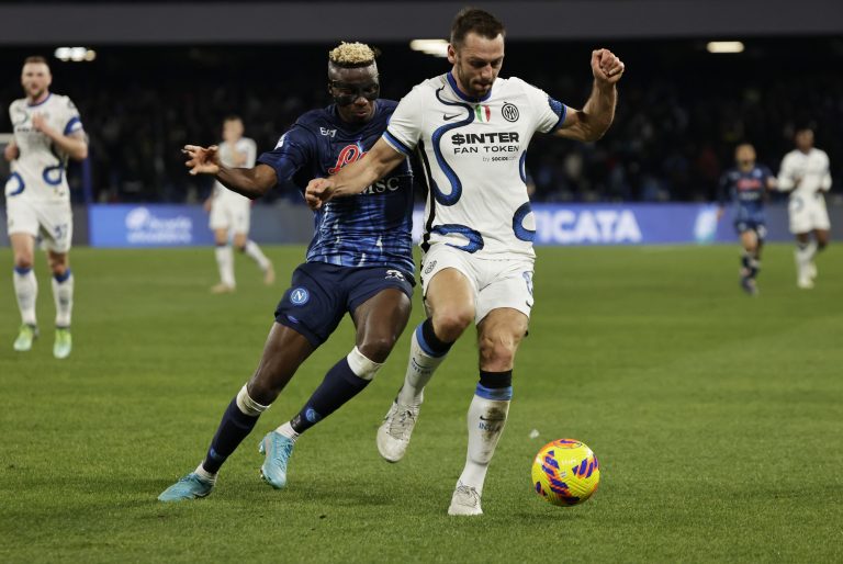 Inter Milan star Stefan de Vrij tussles