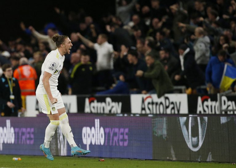 Leeds: Luke Ayling tells club he wants new deal
