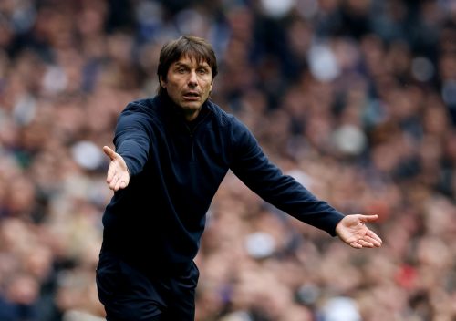 Tottenham manager Antonio Conte screams instructions
