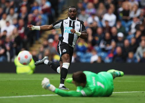 Newcastle star Allan Saint Maximin shoots against Burnley