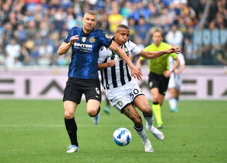 Everton: Toffees in Rodrigo Becao talks