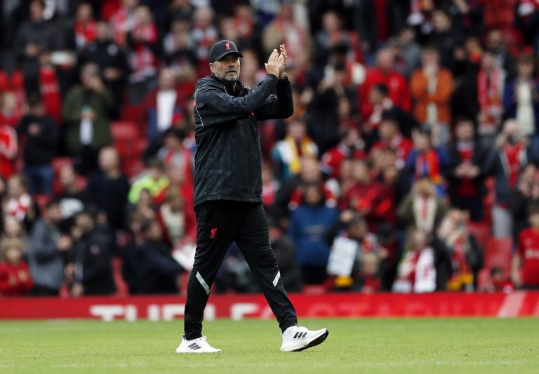 Jurgen-Klopp-applauds-Liverpool-fans