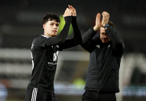 Neco-Williams-applauds-Fulham-fans