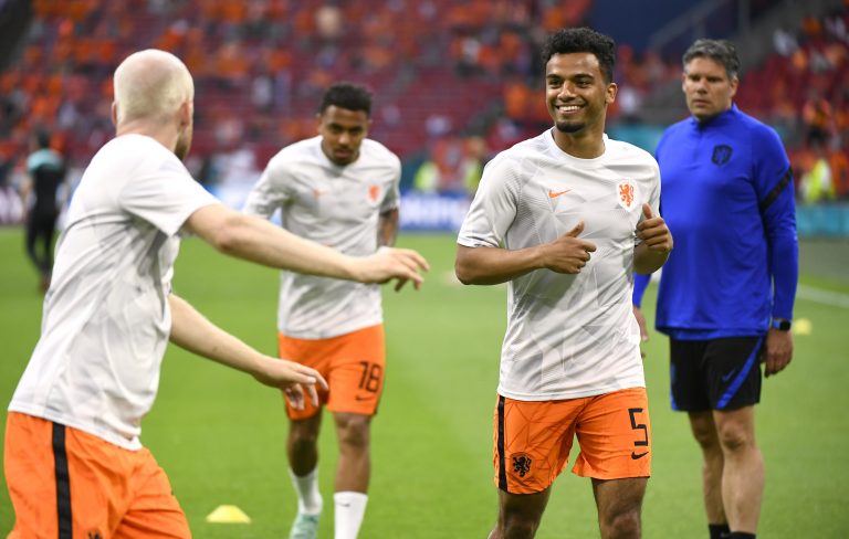 West Ham: Moyes looking to hijack Owen Wijndal move