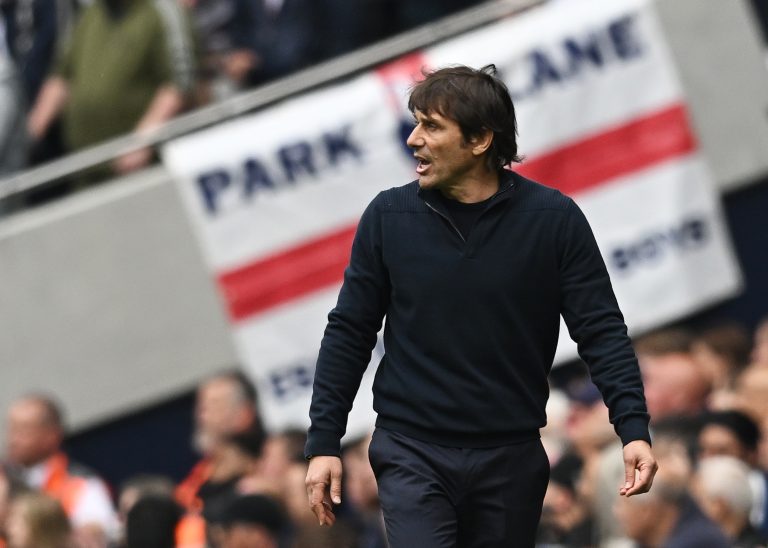 Antonio-Conte-on-the-touchline-for-Tottenham