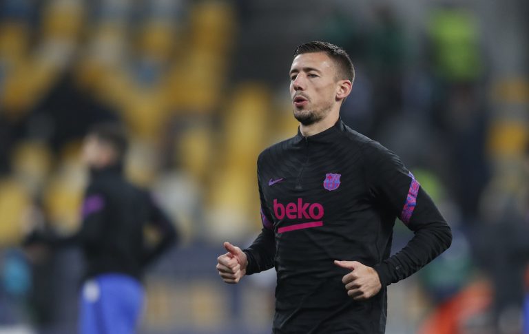 Clement-Lenglet-during-a-warm-up-for-Barcelona
