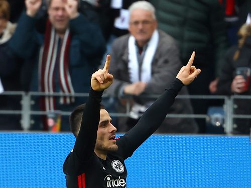 Filip Kostic celebrates for Frankfurt