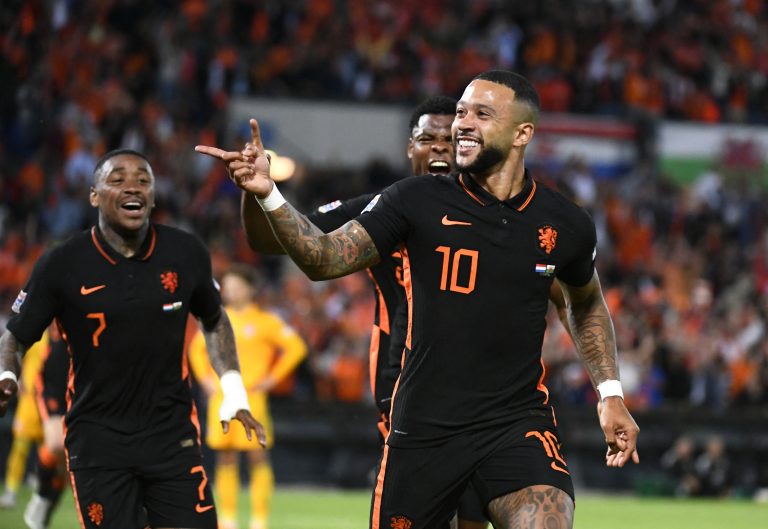 Tottenham: Spurs make enquiry for Memphis Depay