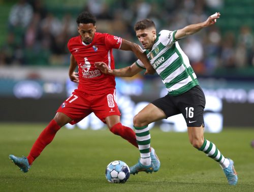 Nottingham Forest target Ruben Vinagre in action for Sporting Lisbon