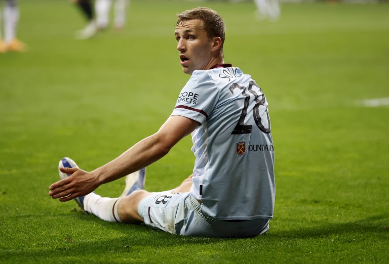 Tomas-Soucek-in-action-for-West-Ham