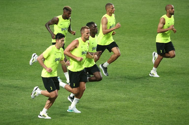 Yves-Bissouma-in-training-for-Tottenham