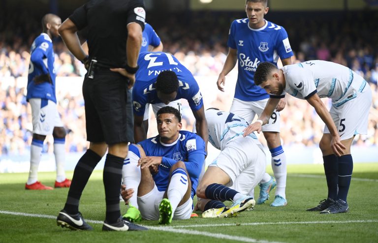 Everton: Richard Buxton shocked by linesman decision before Ben Godfrey injury