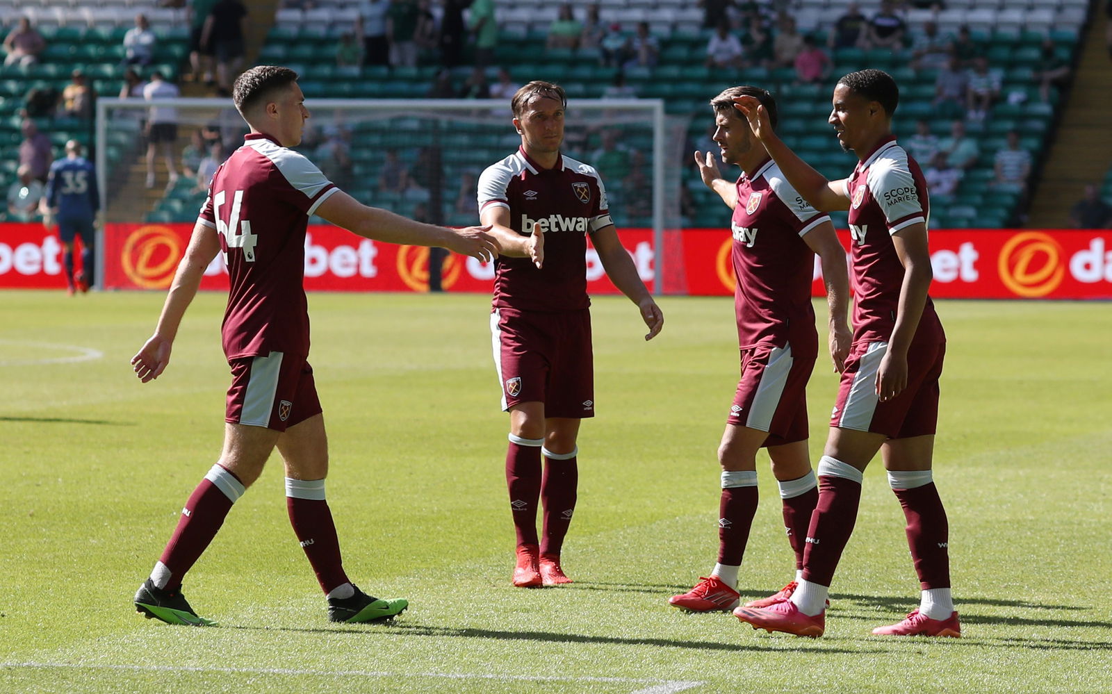 Armstrong-Oko-Flex-celebrates-scoring-for-West-Ham