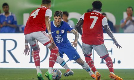 Newcastle transfer target Christian Pulisic takes on two Arsenal players