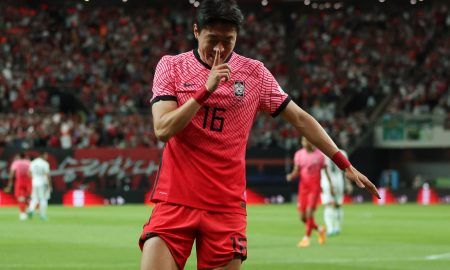 Hwang-Ui-Jo-celebrates-scoring-for-South-Korea