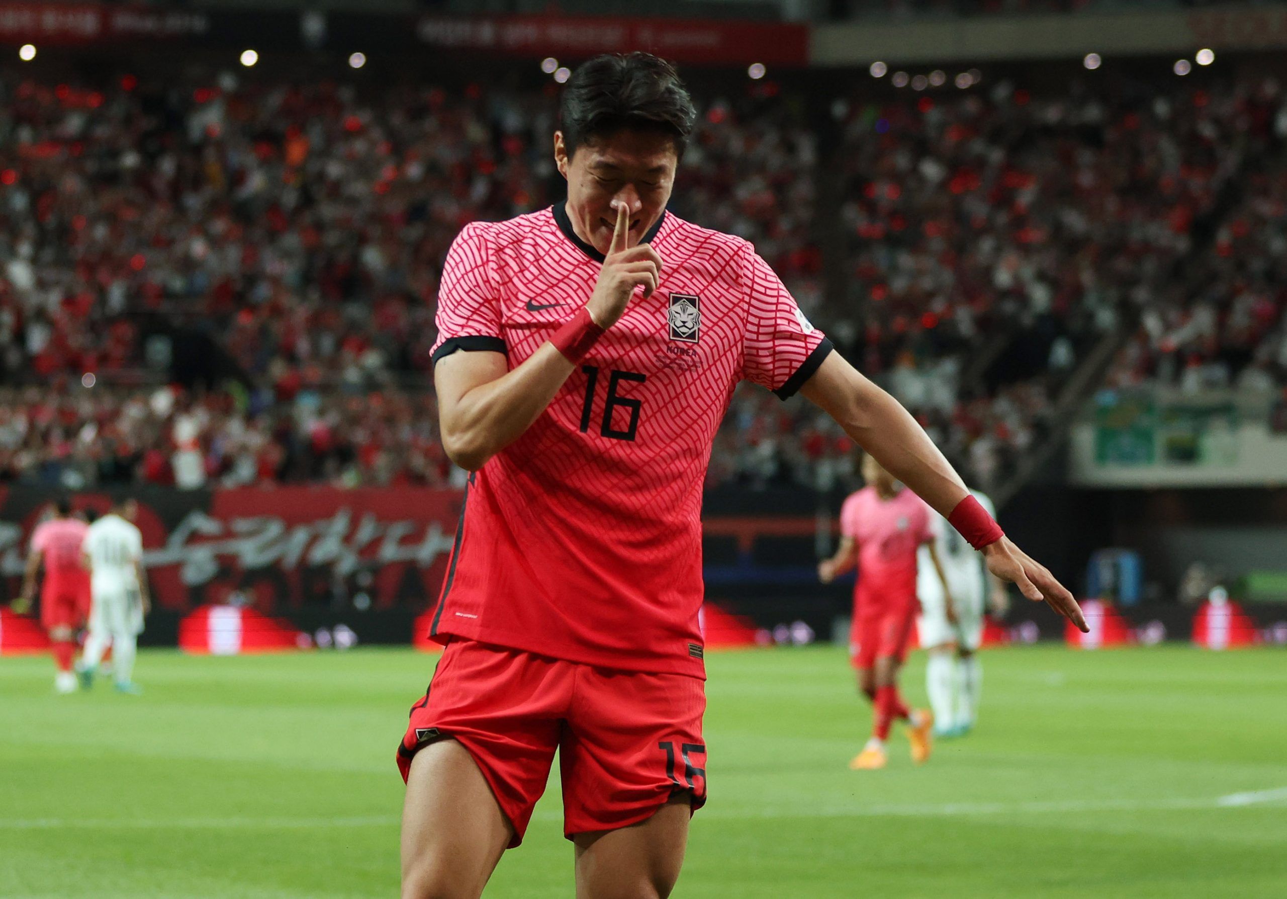 Nottingham Forest: Reds agree deal to sign Hwang Ui-Jo -Nottingham Forest News
