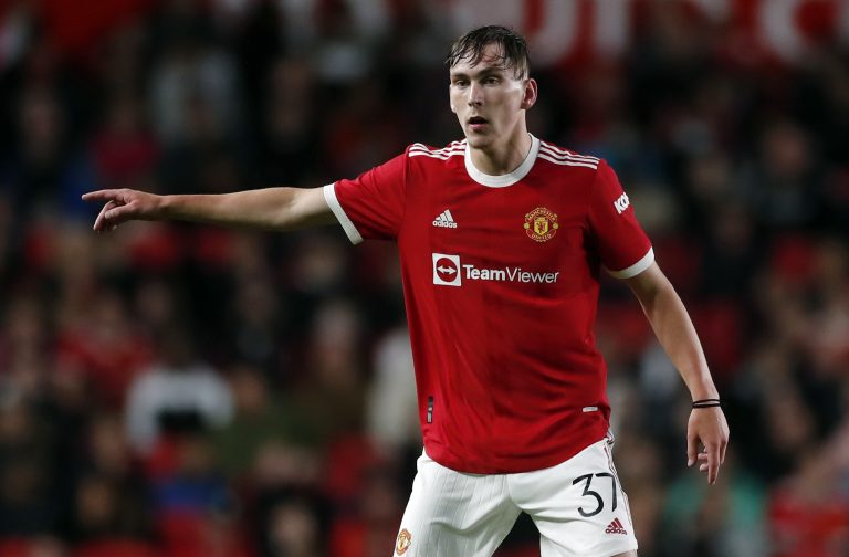 James-Garner-in-action-for-Manchester-United