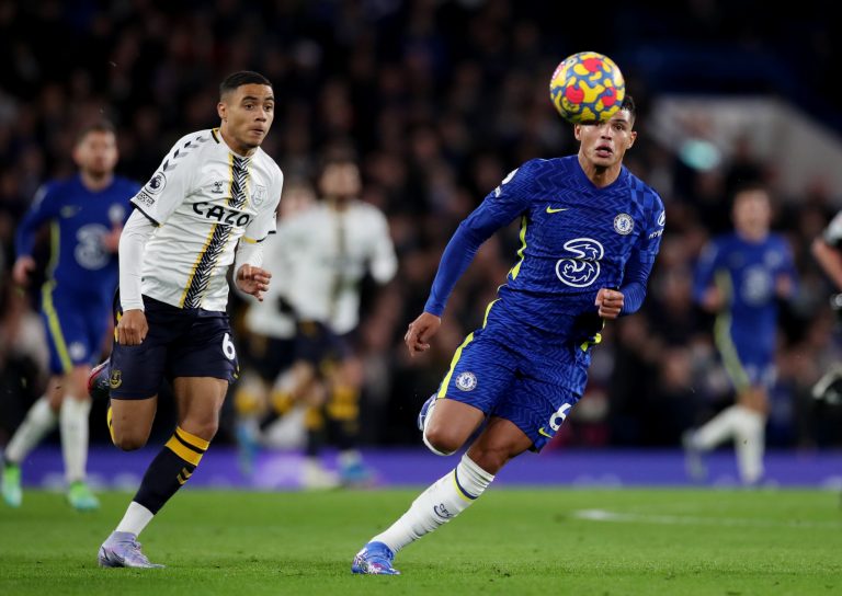 Lewis-Dobbin-in-action-for-Everton