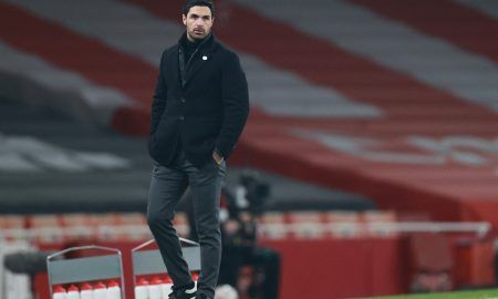 Mikel-Arteta-on-the-sidelines-for-Arsenal
