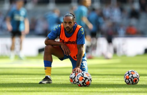 Theo-Walcott-during-a-warm-up-for-Southampton