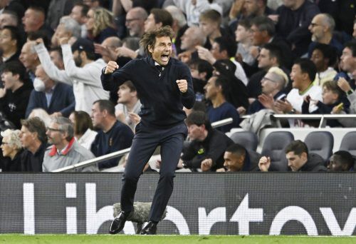 Antonio-Conte-celebrating-for-Tottenham-Hotspur