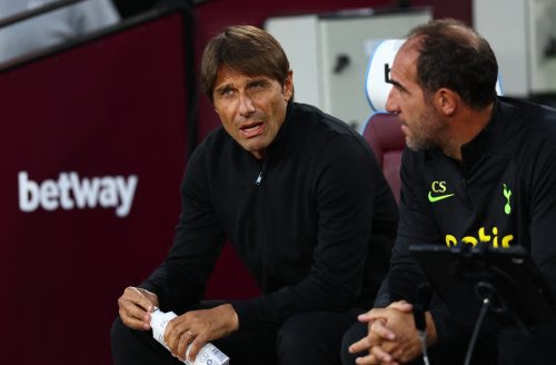 Antonio-Conte-in-the-dugout-for-Tottenham-Hotspur