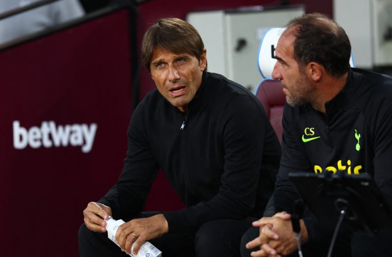 Antonio-Conte-on-the-sidelines-for-Tottenham-Hotspur