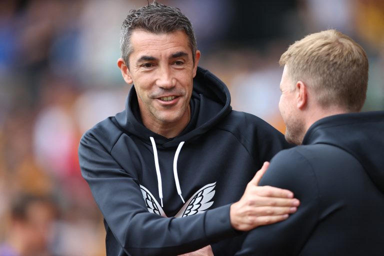 Bruno-Lage-shakes-hands-with-Eddie-Howe