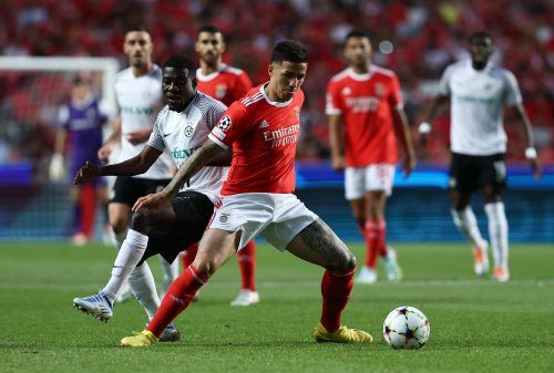 Enzo-Fernandez-in-action-for-Benfica