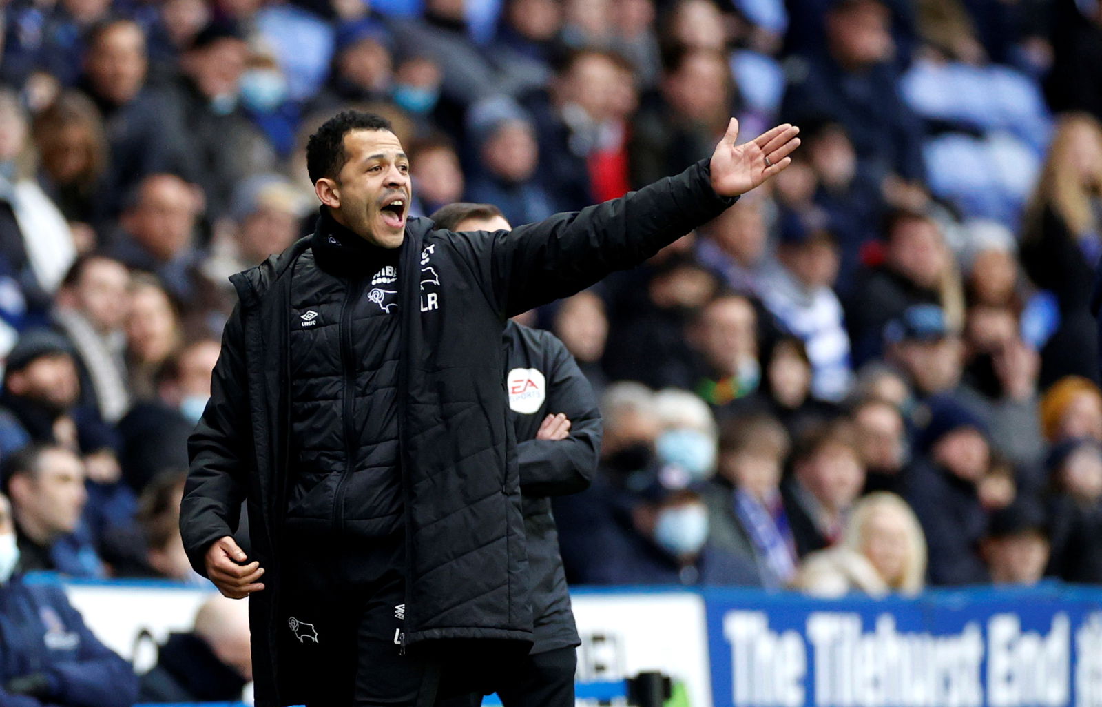 Liam-Rosenior-on-the-sidelines-for-Derby-County