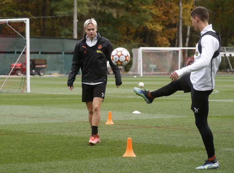 Champions League - Shakhtar Donetsk Training
