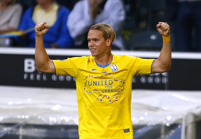 Mykhaylo-Mudryk-celebrates-scoring-for-Ukraine