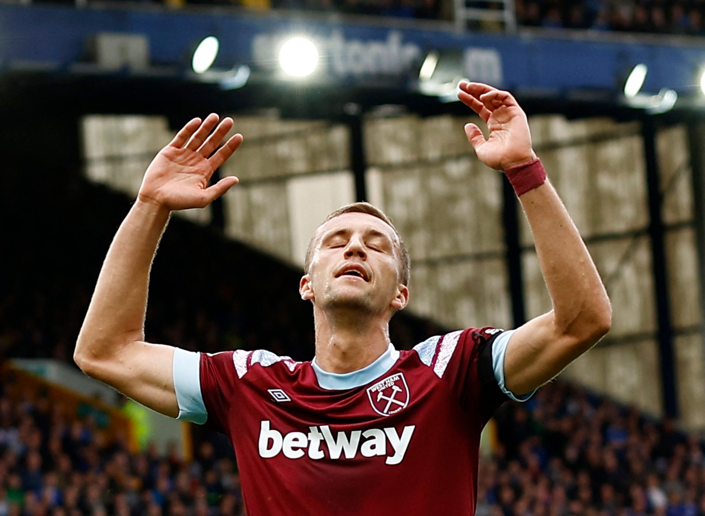 West Ham: Tomas Soucek’s place in danger with David Moyes weighing up ‘reshape’ -West Ham News