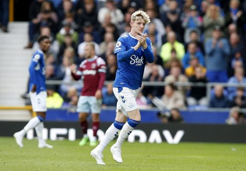 Anthony-Gordon-applauds-the-Everton-fans