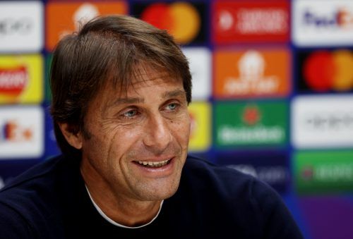 Antonio-Conte-during-a-Tottenham-press-conference