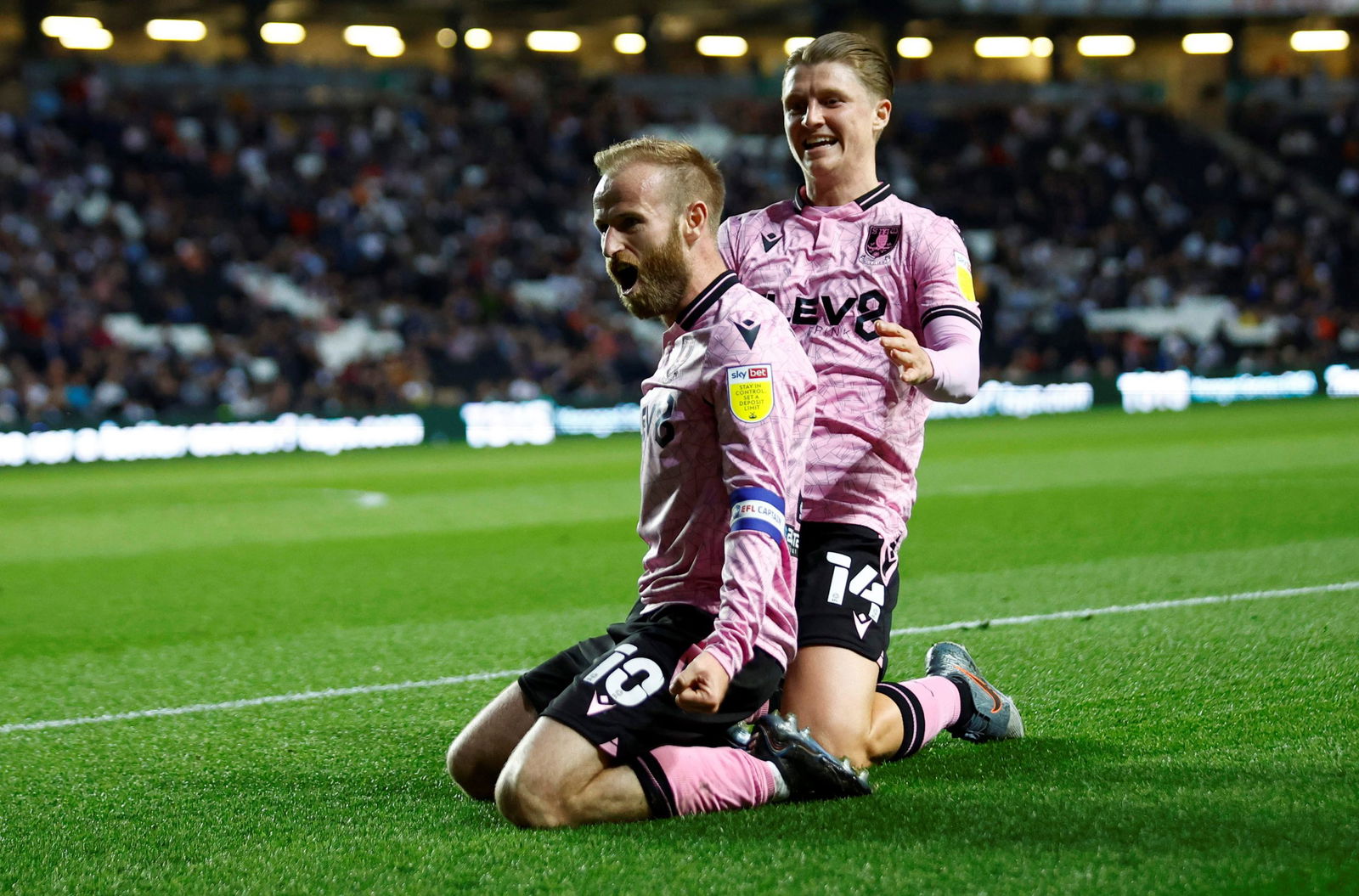 Barry-Bannan-celebrates-scoring-for-Sheffield-Wednesday