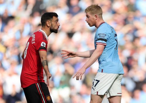 Man United's Bruno Fernandes argues with Kevin de Bruyne