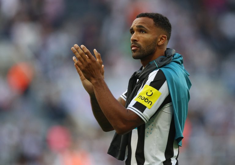Callum-Wilson-applauds-the-Newcastle-fans