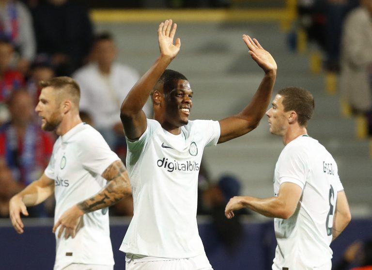 Denzel-Dumfries-celebrates-scoring-for-Inter-Milan
