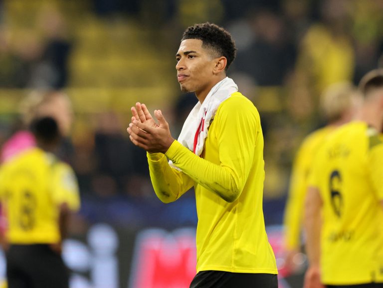 Jude-Bellingham-applauds-the-Borussia-Dortmund-fans