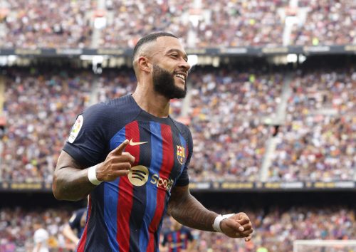 Memphis-Depay-celebrates-scoring-for-Barcelona