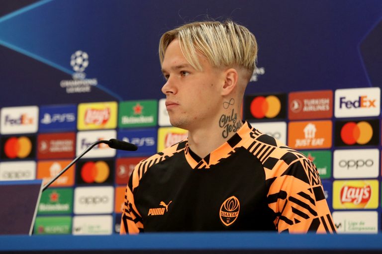 Mykhaylo-Mudryk-during-a-press-conference-for-Shakhtar-Donetsk