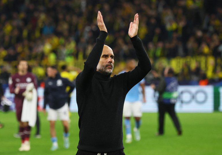 Pep-Guardiola-applauds-the-Manchester-City-fans