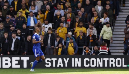 Youri-Tielemans-celebrates-scoring-against-Wolves