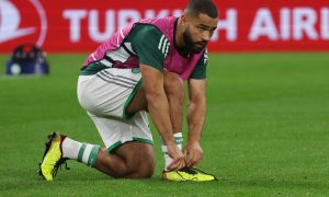 Cameron-Carter-Vickers-during-a-warm-up-for-Celtic