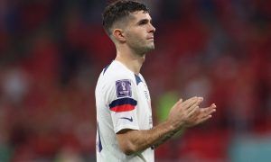 Christian-Pulisic-applauds-the-USA-fans