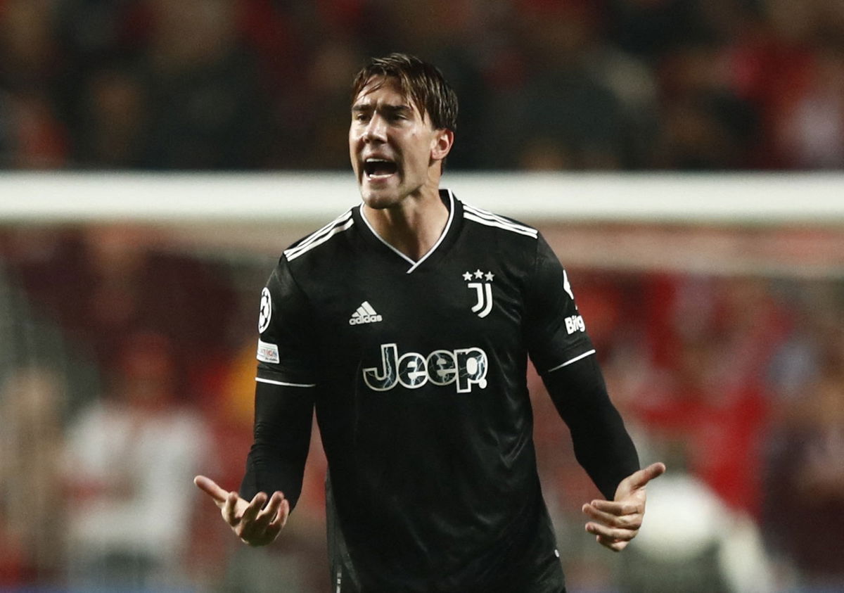 Manchester United: Dean Jones reacts to Dusan Vlahovic rumours - Follow up