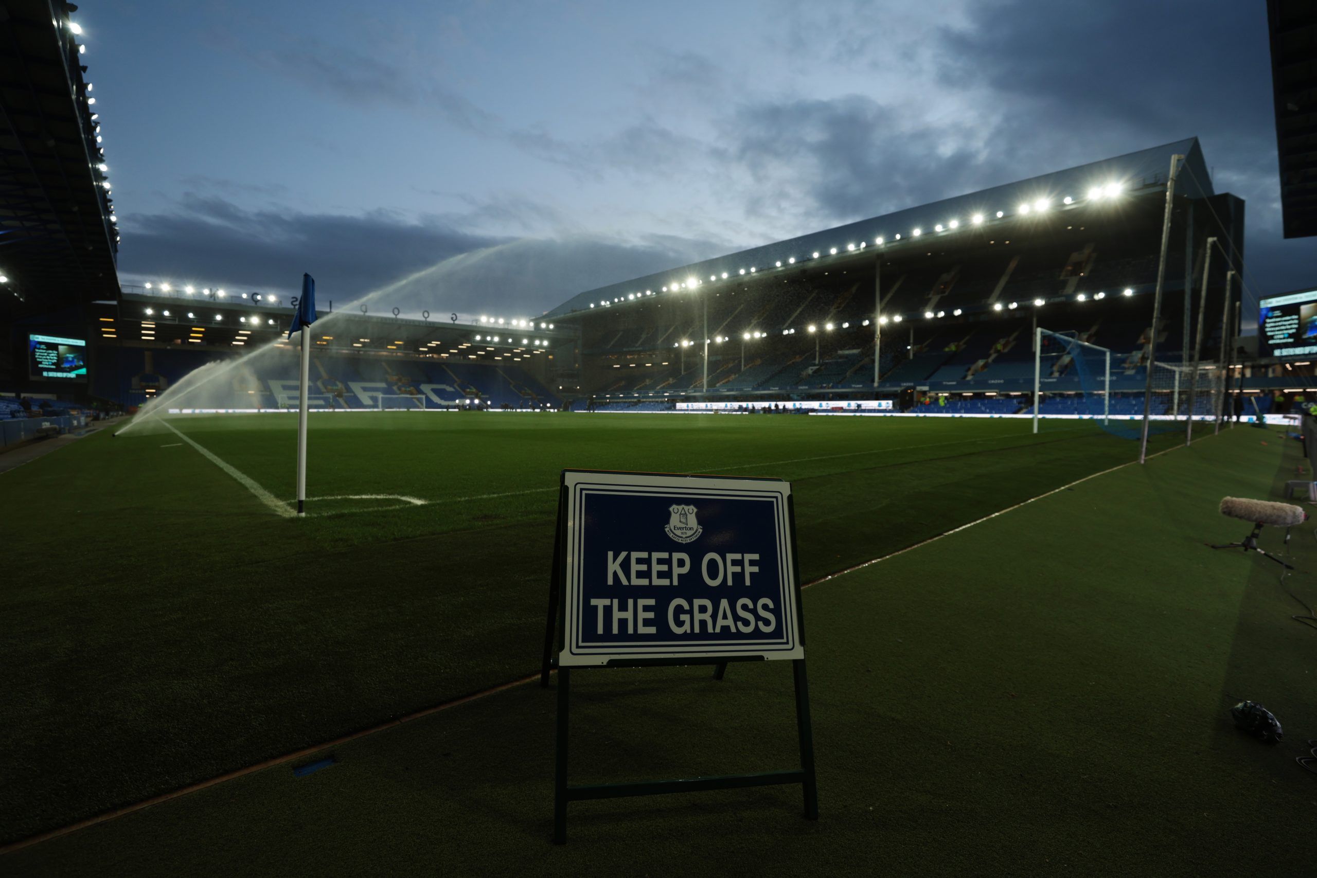 Everton: Toffees will find it ‘difficult’ to land new sponsors -Everton News