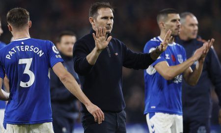 Frank-Lampard-acknowledges-the-Everton-fans